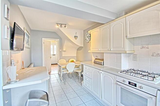 KITCHEN/BREAKFAST ROOM