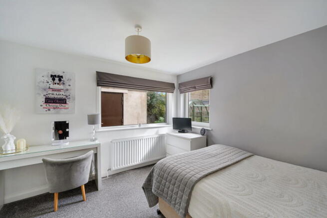 5 bed Detached for sale Image 9