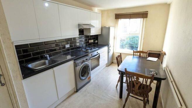 Sizeable kitchen/diner