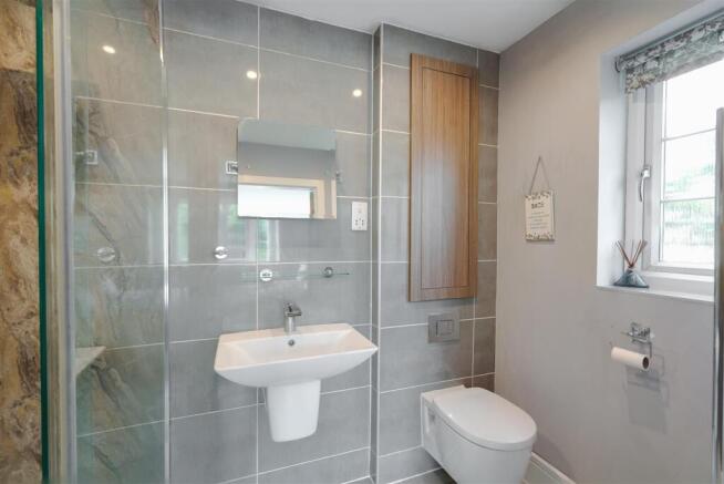 4 bed Detached for sale Image 10