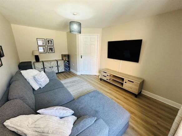 3 bed Semi-Detached for sale Image 10