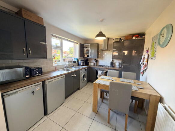 2 bed Semi-Detached for sale Image 5