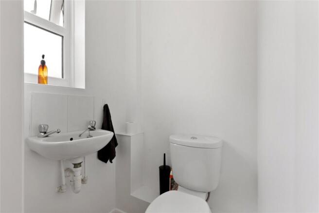 4 bed Semi-Detached for sale Image 11