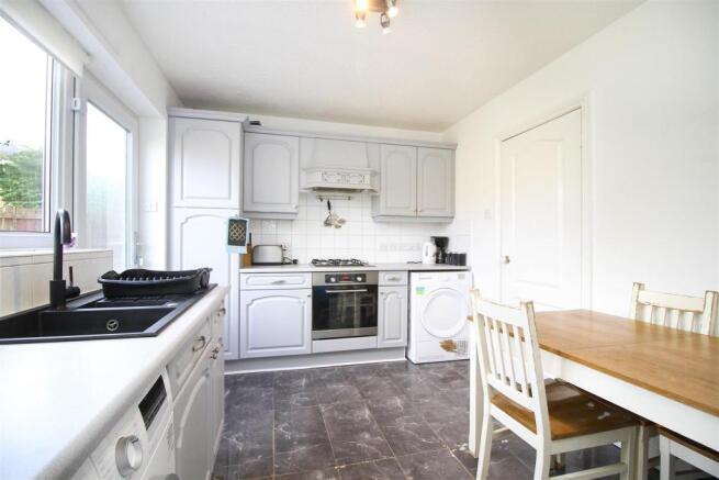 ,kitchen 2.jpg