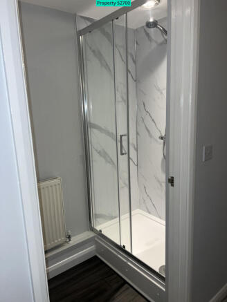 En-Suite (Bedroom 2)