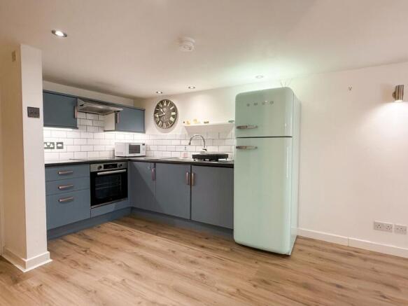 2 bed Flat for sale Image 2