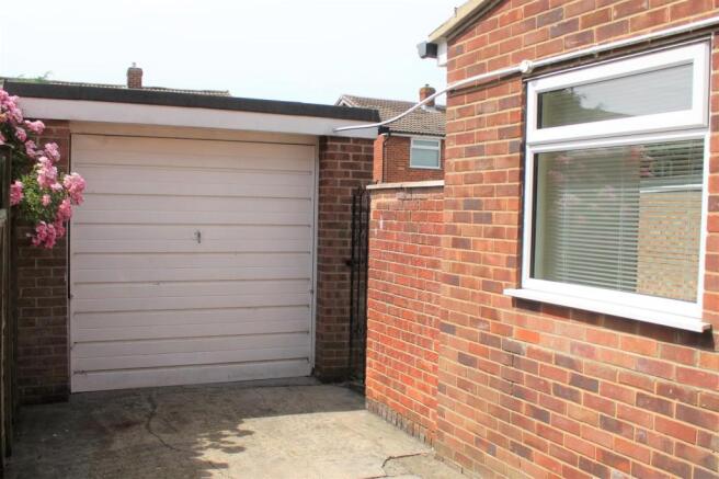 SINGLE GARAGE