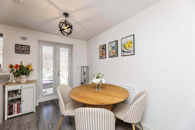 3 bed Town House for sale Image 8