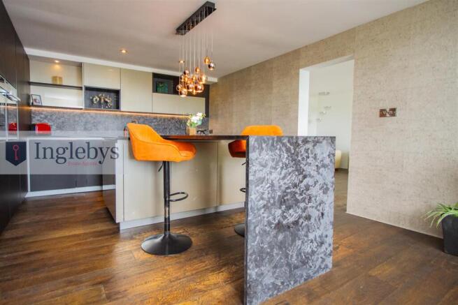 3 bed Apartment for sale Image 12