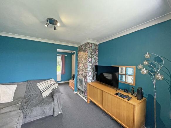 Berwick Crescent 70 - Lounge 2.jpg