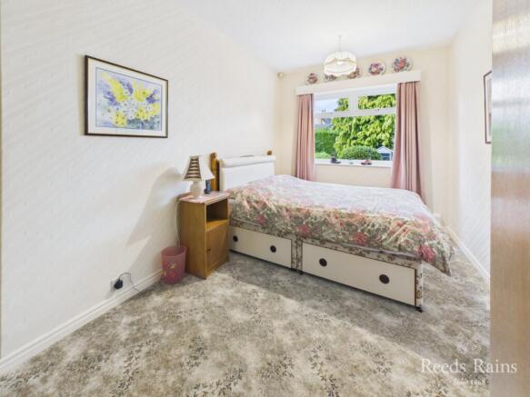 4 bed Bungalow for sale Image 9