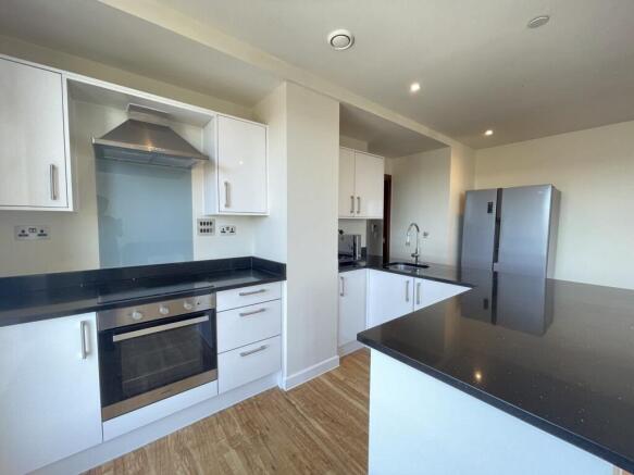 2 bed Apartment to rent Image 9