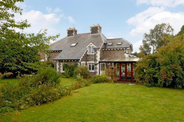 Character cottage with large garden and garage