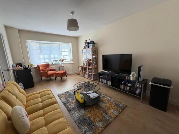 Living room 1.jpg