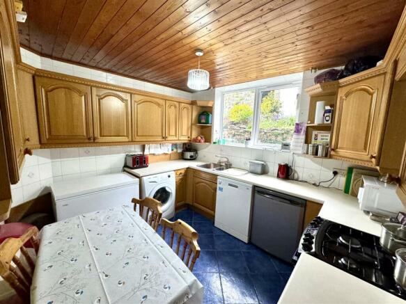 KITCHEN/ BREAKFAST ROOM