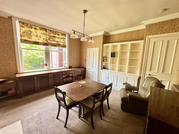 6 bed Detached for sale Image 12
