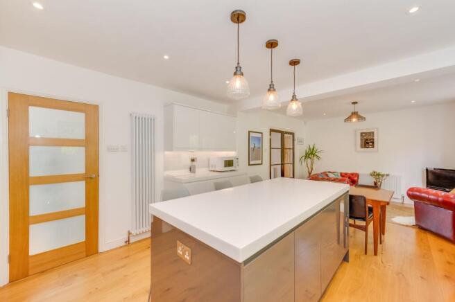 4 bed Detached for sale Image 7