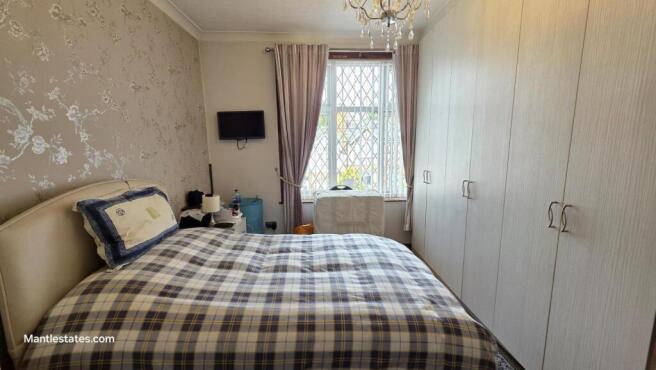 FRONT BEDROOM