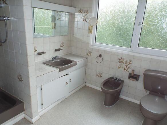 En-suite showe...