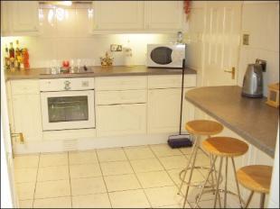 KITCHEN/BREAKFAST