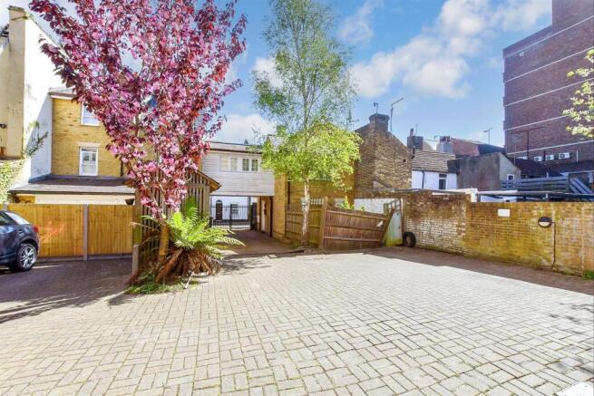 Driveway/Parking