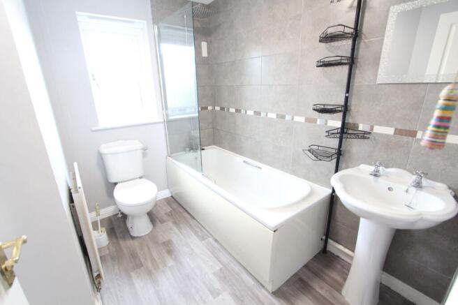 2 bed Terraced to rent Image 10