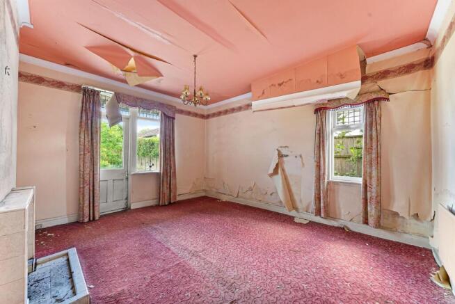 5 bed Detached for sale Image 5