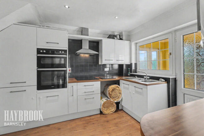 4 bed Semi-Detached for sale Image 4