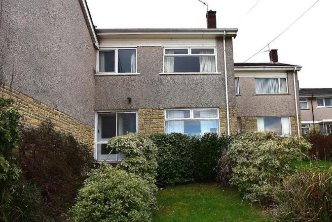 Entrance & Front Garden