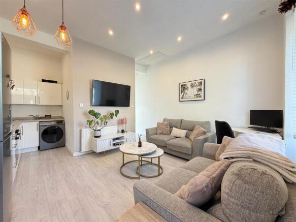 Lounge / Kitchen