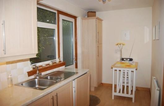 FITTED KITCHEN