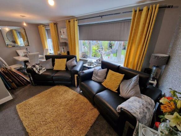 Lounge/Dining ...
