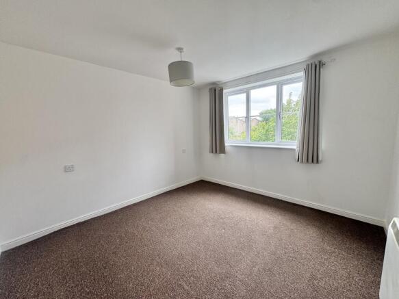 2 bed Apartment to rent Image 4