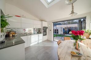 7, Gosforth Path, Watford WD19 7NX