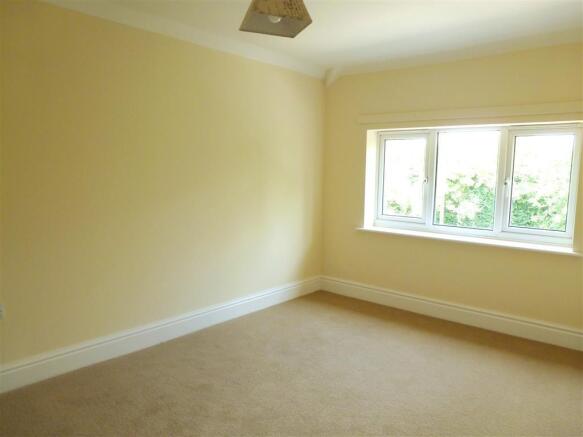 1 bed Apartment to rent Image 4