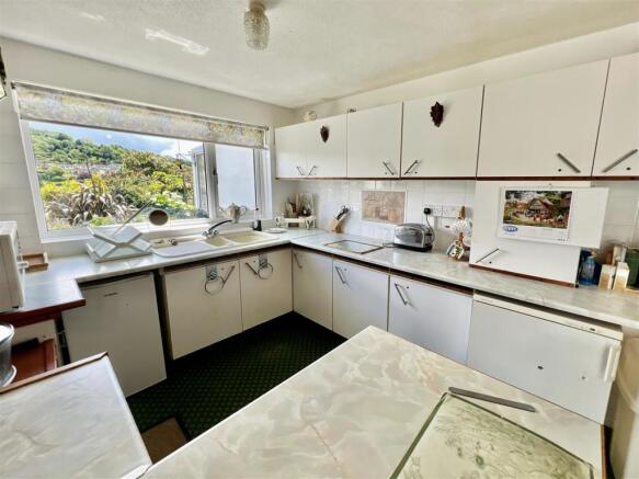 20 Cotmore Close - 12.jpg