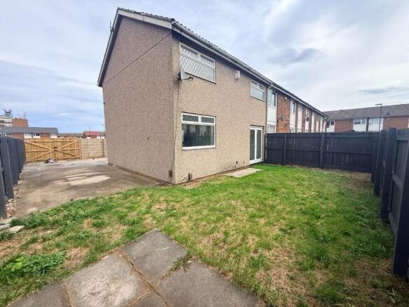 3 bed End of Terrace to rent Image 4