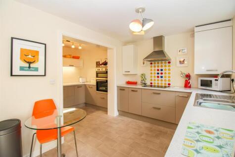 Lawefield Way, Wakefield