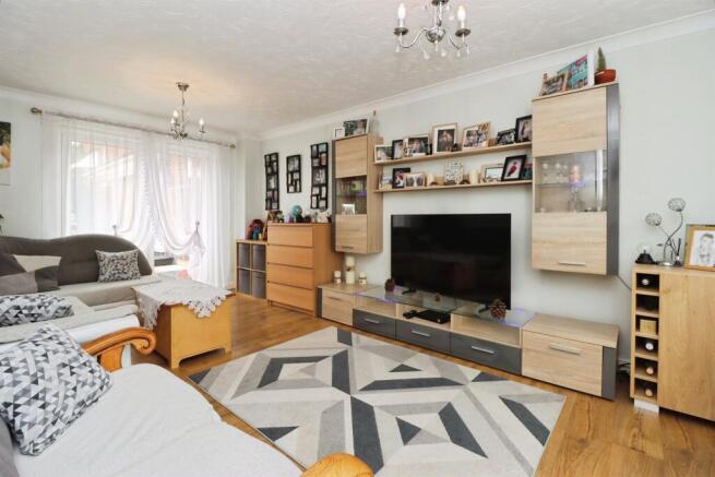 Crome Close, Wellingborough photo 4