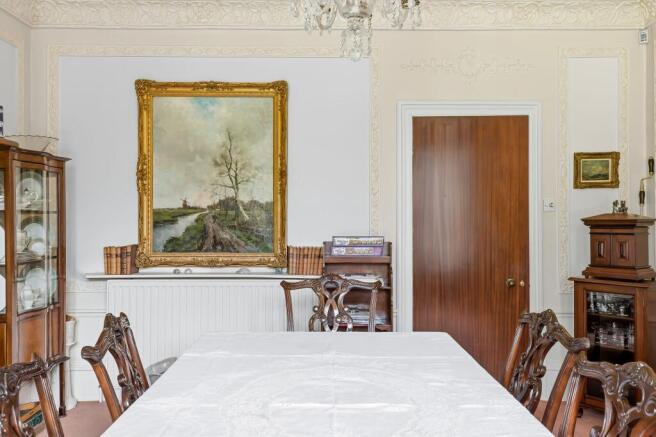 6 bed Detached for sale Image 11