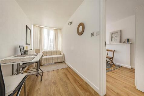 Eastleigh Walk, Roehampton, SW15