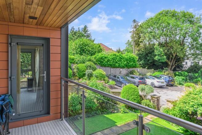 2 bed Apartment for sale Image 4
