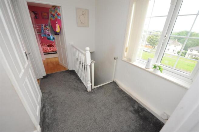 3 bed Semi-Detached for sale Image 9