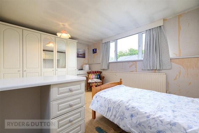 5 bed Detached for sale Image 12