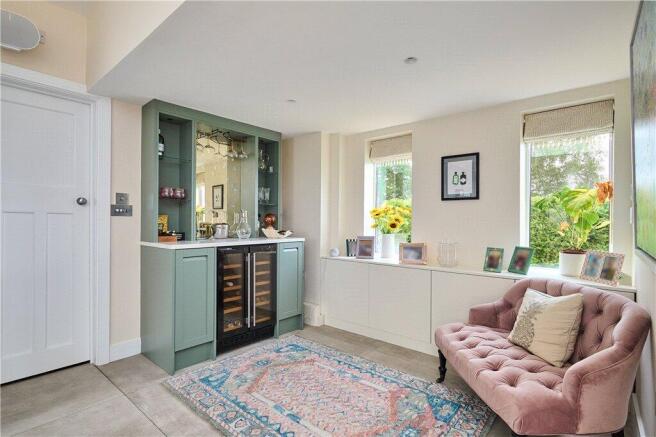 5 bed Detached for sale Image 7