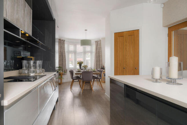 4 bed Semi-Detached for sale Image 10