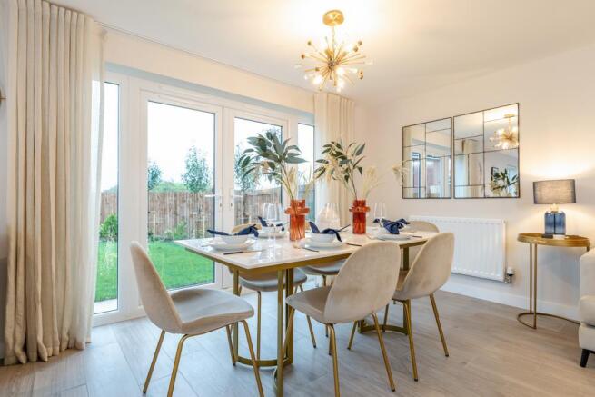 5 bed Detached for sale Image 8