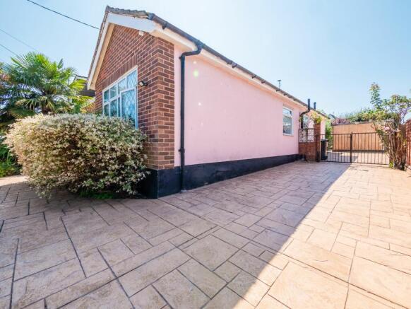 Driveway to Side