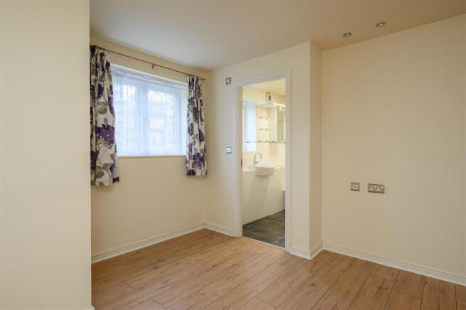 2 bed Apartment for sale Image 9