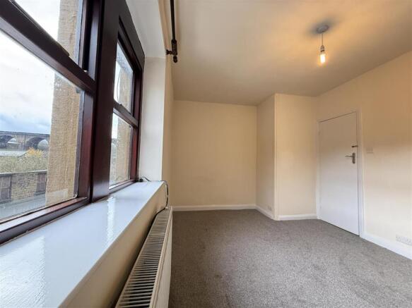 1 bed Terraced to rent Image 5